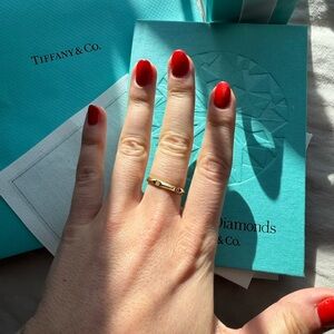 Elegant Gold Tiffany ring 7.5 with diamonds